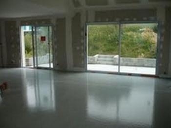 Gagnez du temps sur votre chantier en assèchant votre chape liquide avant pose de carrelage