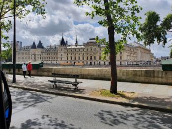 Livraison & installation de climatiseurs à la Conciergerie de Paris