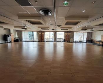 Comment rafraichir une salle de réception sans fenêtre ? quelle solution pour climatiser une pièce ? 